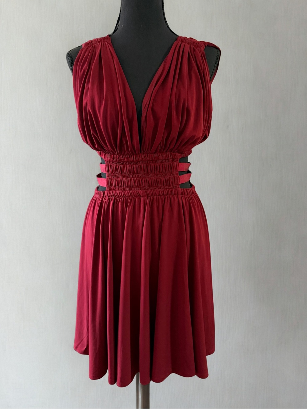 Sleeveless V-Neck Burgundy Cocktail Dress with Smocked Cutout Waist
